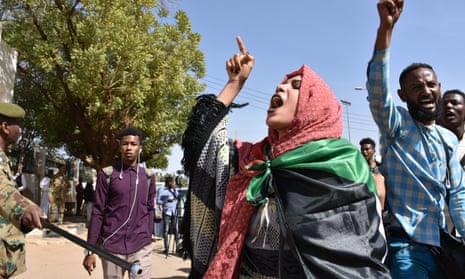 People outside the Sudanese foreign ministry in Khartoum protest over the allegedly deceitful treatment of relatives recruited to work in Libya
