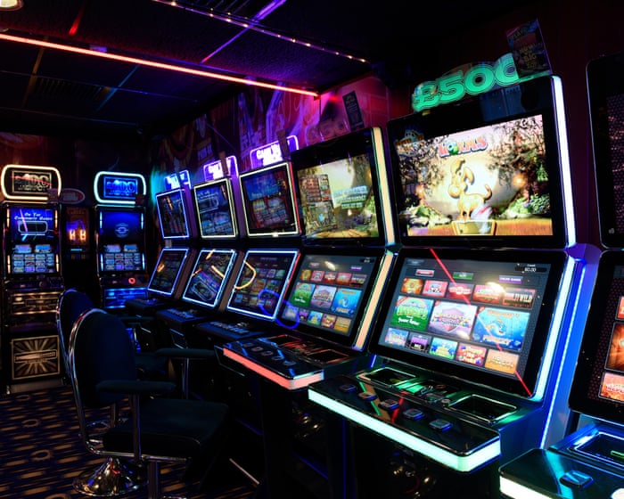 Peers call for UK to enact tobacco-style ban on gambling advertising