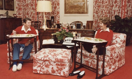 Ronald and Nancy Reagan eating on TV trays in the White House living quarters, 6 November 1981.