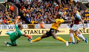 Hart covers the threat from Boly.
