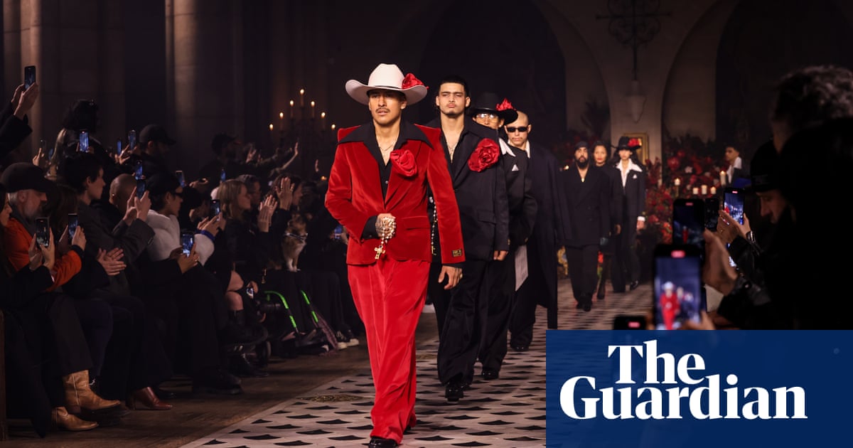 Sermons, scaffolding and hand luggage only: highlights from Milan and Paris men’s fashion weeks – in pictures | Fashion Sermons, scaffolding and hand luggage only: highlights from Milan and Paris men’s fashion weeks – in pictures | Fashion