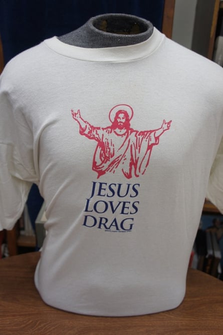 shirt says ‘jesus loves drag’