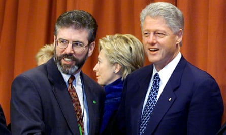 Bill Clinton dengan Gerry Adams