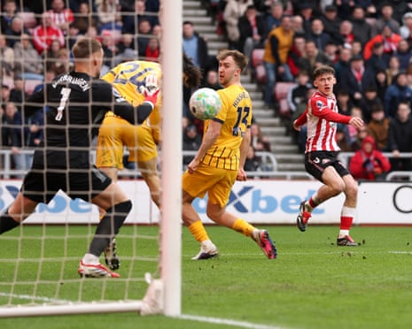 Rigg of Sunderland scores a goal which was later ruled out.
