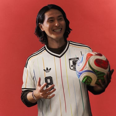 Takumi Minamino wearing Japan’s away kit