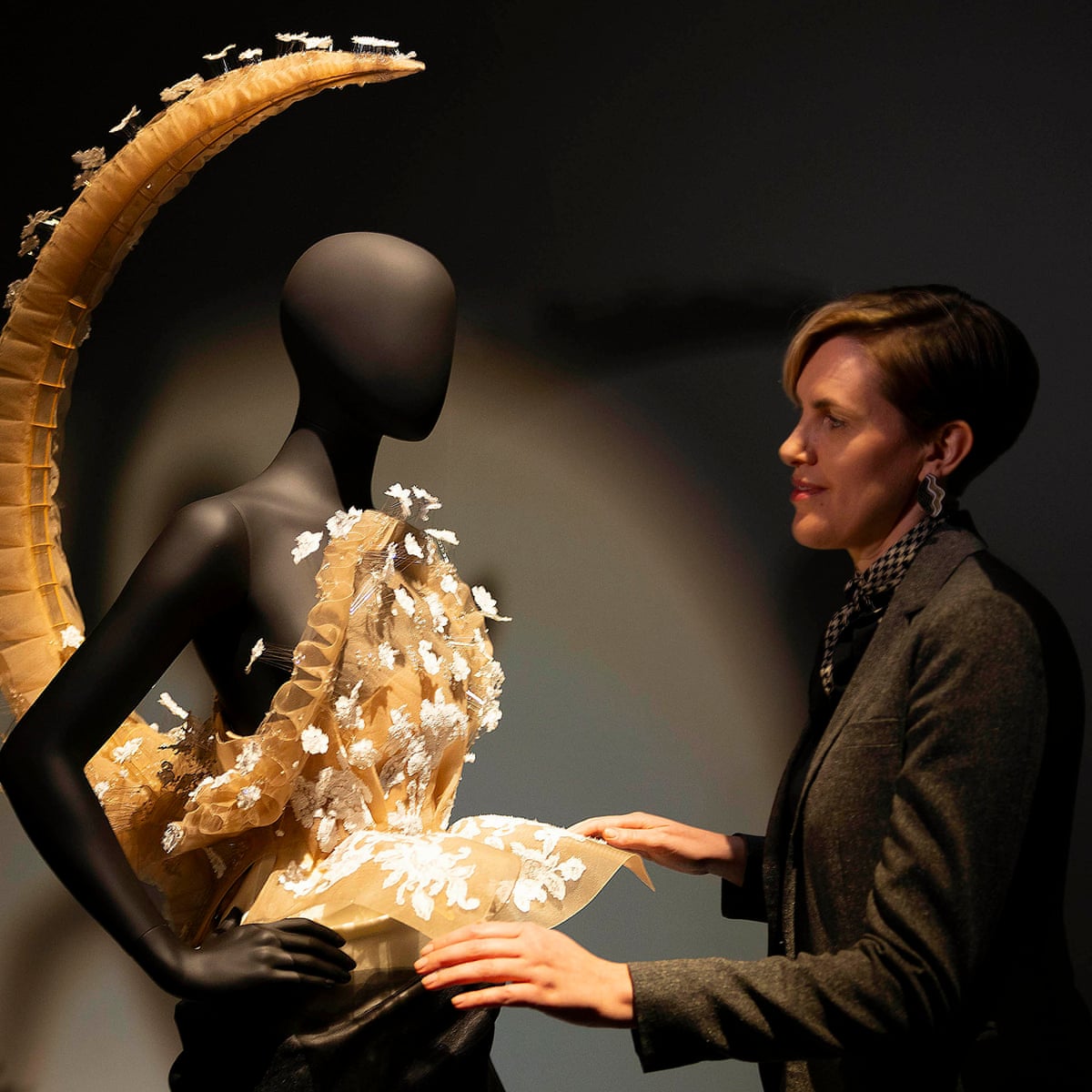 Schiaparelli-Kritik – es ist Cocktail-Zeit mit der surrealen Göttin der Mode, die Dalí im Hummer-Spiel übertraf und einen Eisbären rosa färbte | Mode | The Guardian