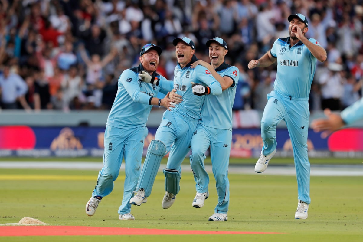 Jonny Bairstow, Chris Woakes and Liam Plunkett celebrate on the field with Jos Buttler