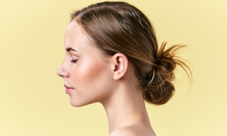 Mewing claims to non-surgically shape the jawline and face. 