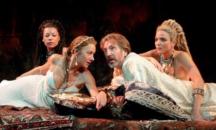 Alan Rickman opposite Helen Mirren in Antony and Cleopatra at the National Theatre, 1998.