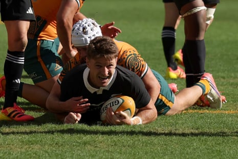 Beauden Barrett scores a try the All Blacks