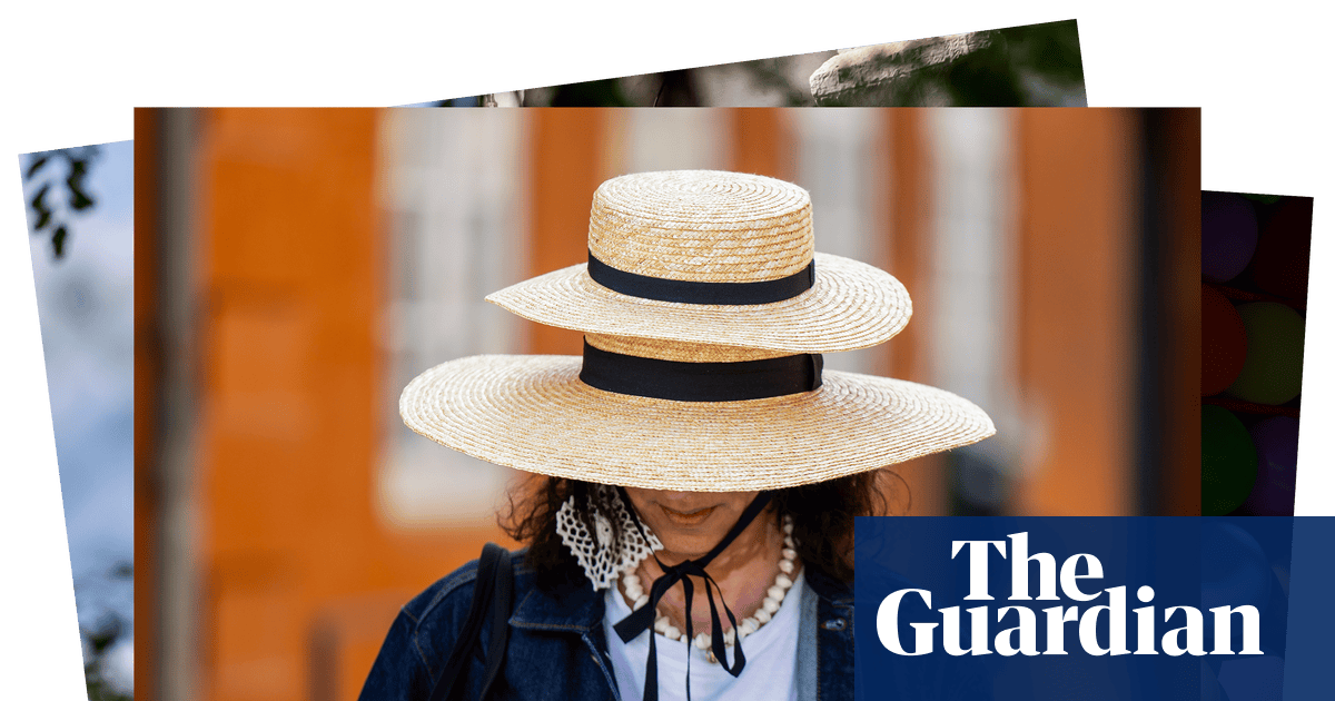 A double hat and a Tbilisi monument: photos of the day Wednesday