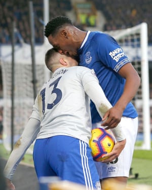 Too close for comfort? Callum Paterson of Cardiff and Yerry Mina of Everton get personal. Everton won 1-0 thanks to Gylfi Sigurdsson’s close-range finish
