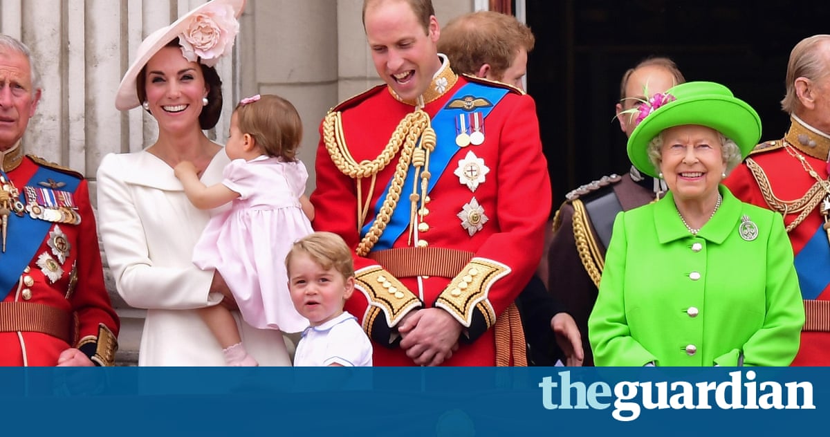Queen's 'green screen' outfit ensures she stands out from the crowd