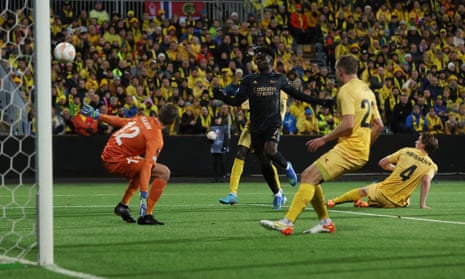 Bukayo Saka scores the first goal.
