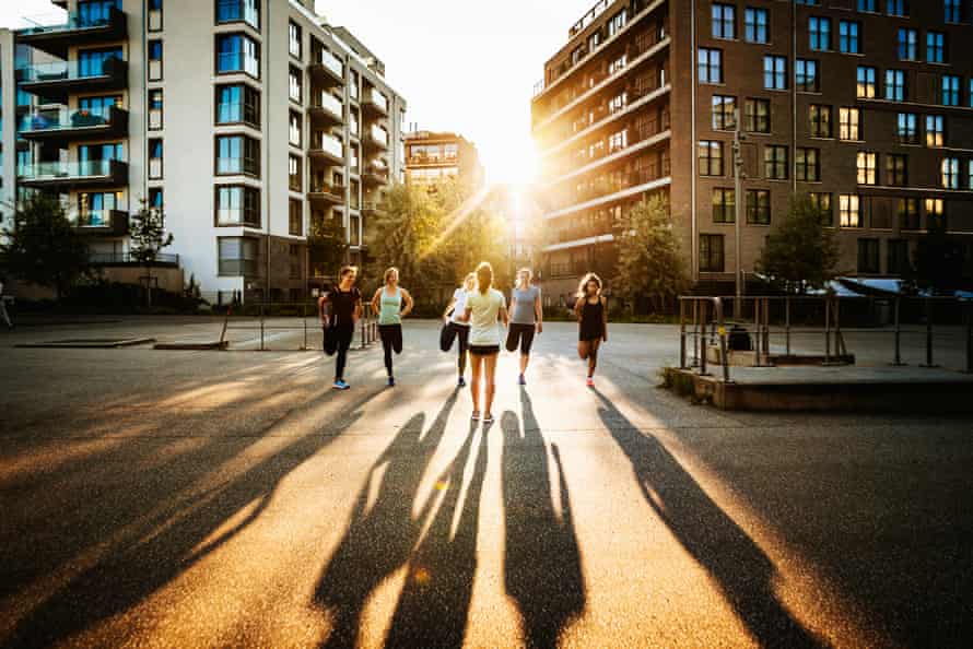 You can join groups that combine running with city sightseeing.