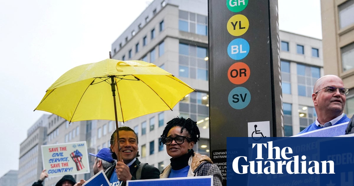 Trump news at a glance: more than 100,000 federal workers to quit on Tuesday in largest ever mass resignation Trump news at a glance: more than 100,000 federal workers to quit on Tuesday in largest ever mass resignation