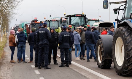 Policemen speak with protesters during the protest in Zeebrugge
