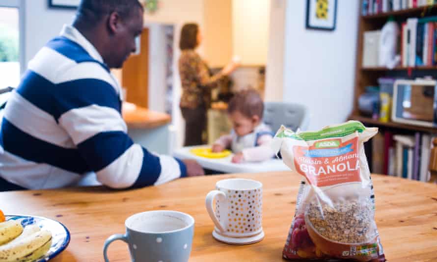 Jonathan & Jess Daly with baby Robyn at home in Norwich, UK. Image shows family meal time.