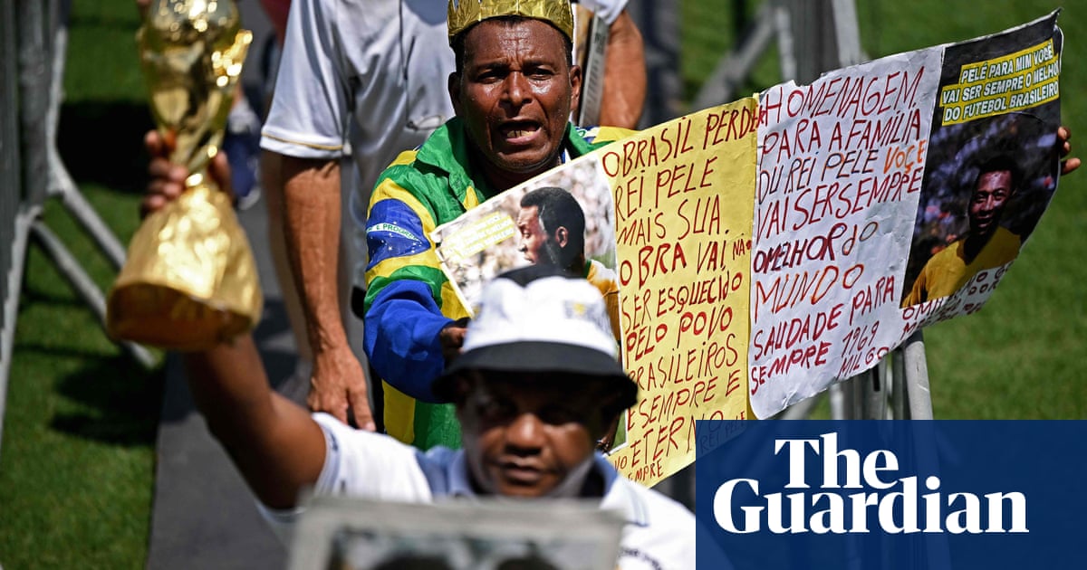 I had to say goodbye: thousands pay their respects to Pel in Brazil