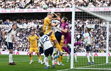 Antonin Kinsky pushes away a corner kick