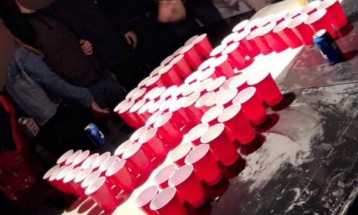 Rote Herzluftballons Zieren Die Heimliche Hochzeit Sila