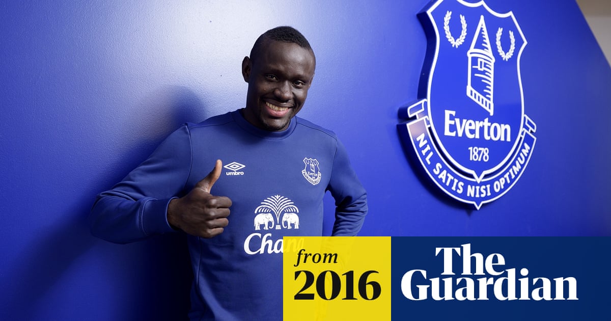 Everton Land Lokomotiv Moscow Forward Oumar Niasse In 13 5m Move