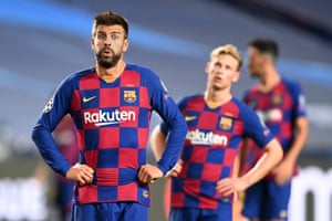Gerard Piqué looks bewildered during Barcelona 8-2 defeat