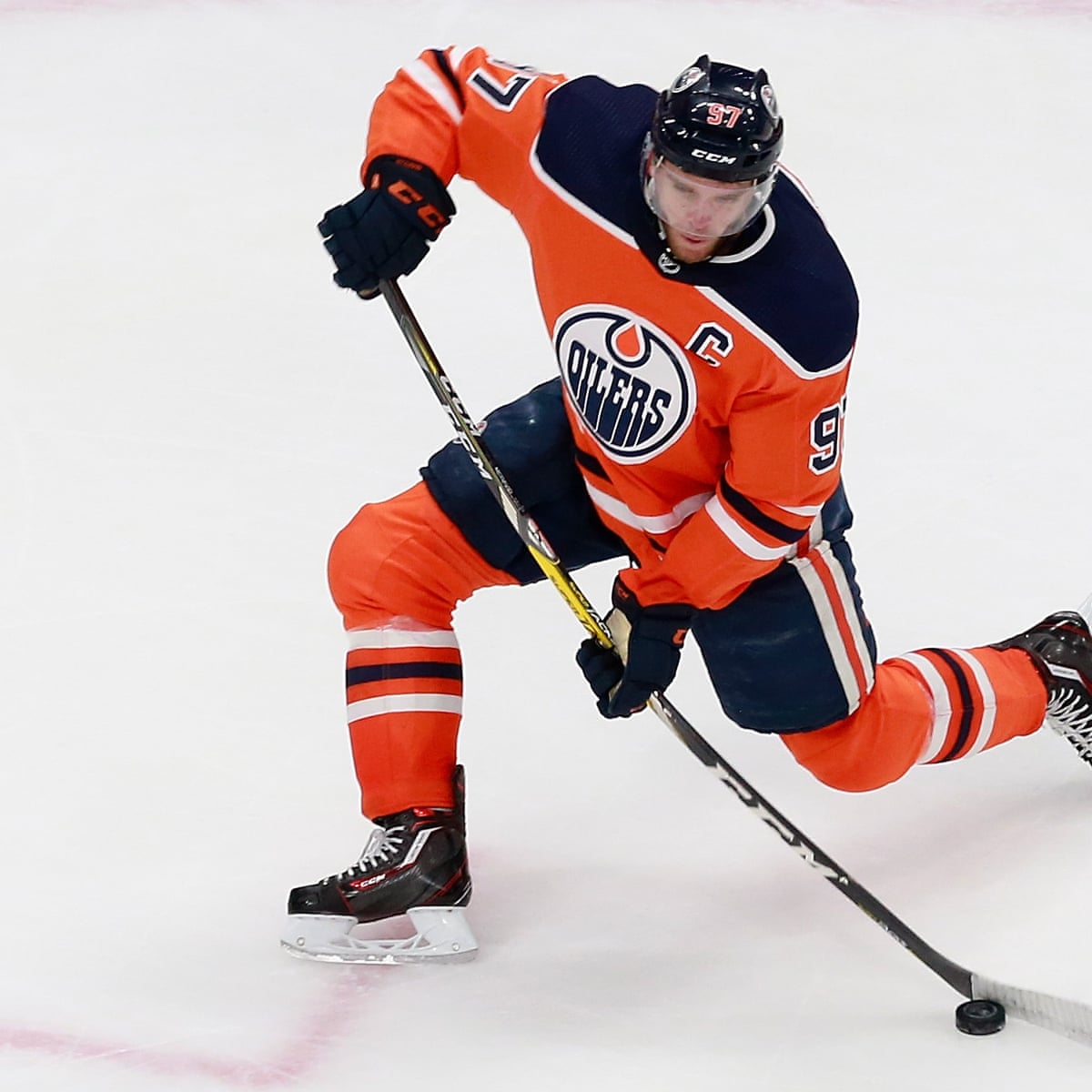 Edmonton Oilers Connor Mcdavid Wins Second Hart Trophy As Nhl S Top Player Nhl The Guardian