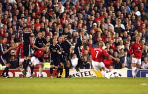 David Beckham hits the free-kick to score United’s third goal.