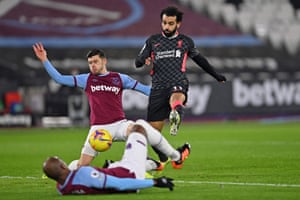 West ham united - liverpool: premier lig - canlı! 3 mohamed salah, aaron cresswell tarafından engellendi