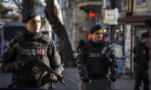 Turkish police seal off the area around Sultanahmet Square following the attack
