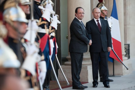 Putin brought vodka in a cool-bag when he met François Hollande.