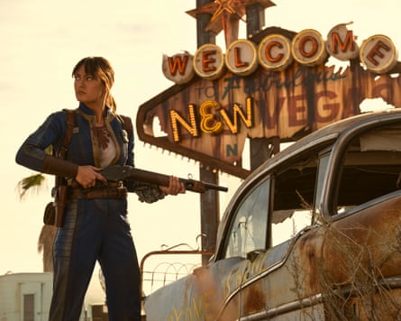 Lucy MacLean as Ella Purnell in Fallout, season two.