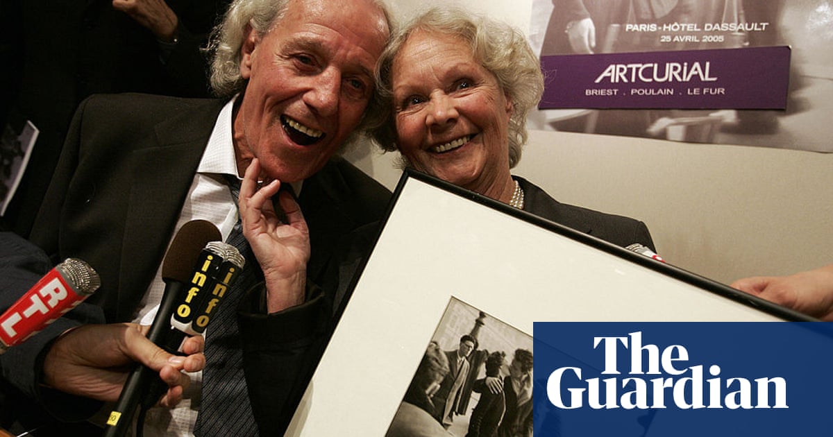 Прегръдката на Франсоаз Борне с тогавашния й приятел през 1950