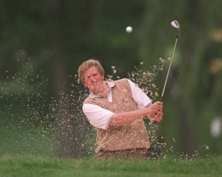 Colin Montgomerie picked up a crucial point for the team on the final day.