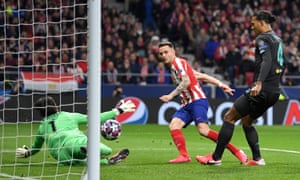 Saúl Ñíguez scores the only goal of the game for Atlético Madrid.