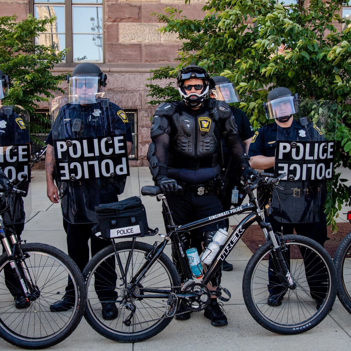 Cincinnati Police Raise Blue Lives Matter Flag Outside Justice Center Ohio The Guardian