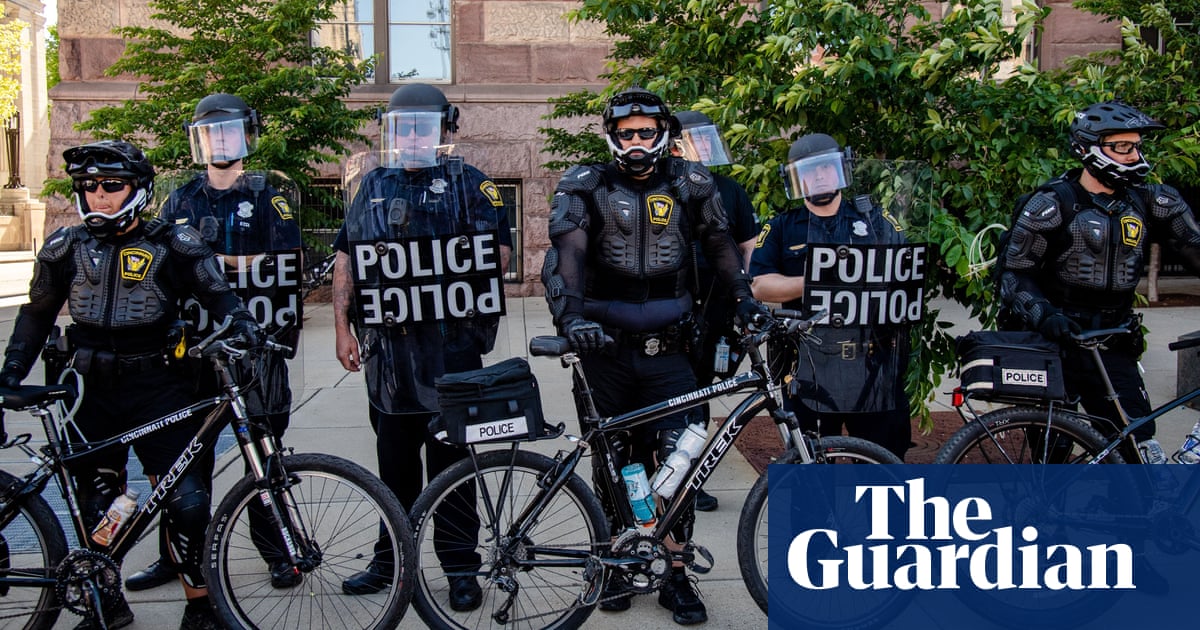 Cincinnati Police Raise Blue Lives Matter Flag Outside Justice Center Us News The Guardian