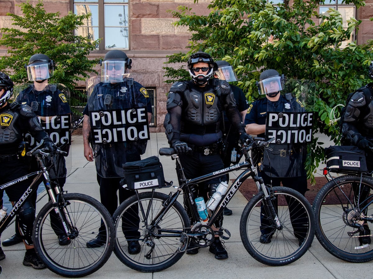 Cincinnati Police Raise Blue Lives Matter Flag Outside Justice Center Ohio The Guardian