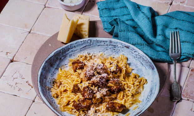 Birds’ tongues – an Egyptian lamb stew with orzo pasta