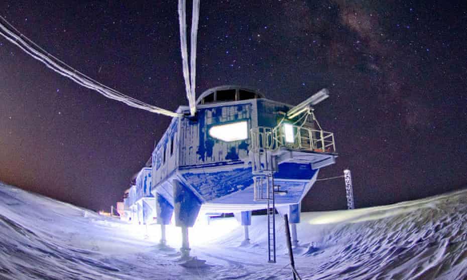 Halley VI research station, situated on the Brunt ice shelf.