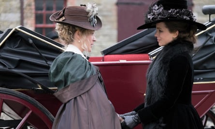 Chloë Sevigny and Kate Beckinsale in Love and Friendship.