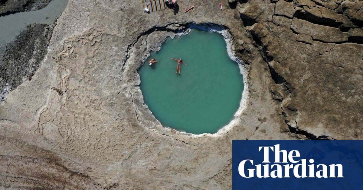 Dead Sea 'white smokers' provide early sinkhole warning, say scientists
