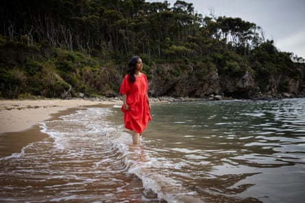 Zoya Patel à la plage