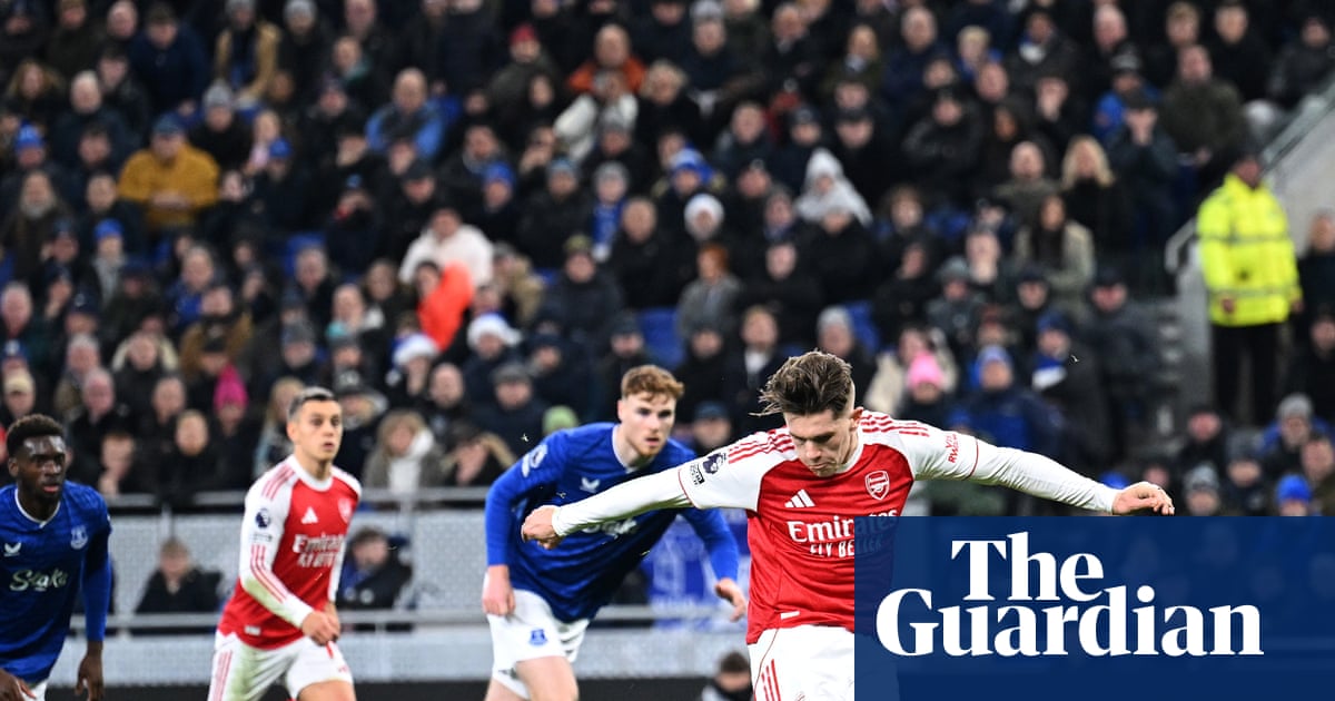 Viktor Gyökores holds nerve to sink Everton and keep Arsenal top of pile