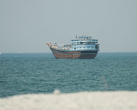 A alloy astatine nan Strait of Hormuz, seen from Musandam, Oman.