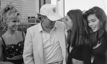 Donald Trump, que entonces tenía 45 años, con los concursantes del concurso Elite Look of the Year de 1991, el año en que fue juez.