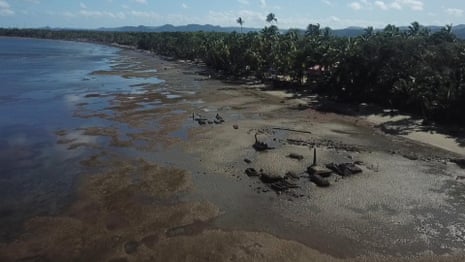 Fiji's plan to escape rising sea waters – video