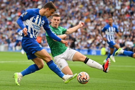 Solly March und Matt Targett.