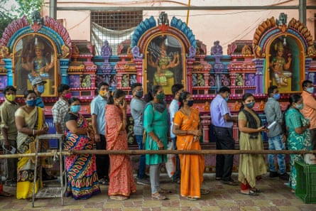 INDIA-HEALTH-VIRUS-VACCINEPeople queue up to register and get inoculated with the Covid-19 coronavirus vaccine at an camp organised outside an Hindu temple in Hyderabad on June 25, 2021. (Photo by NOAH SEELAM / AFP) (Photo by NOAH SEELAM/AFP via Getty Images)